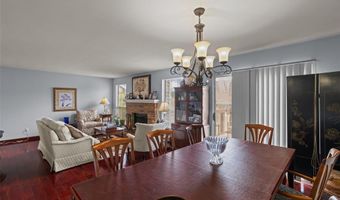 134 Holloway Rd, Ballwin, MO 63011