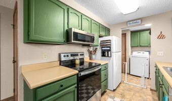 404 Jefferson Dr, Alcester, SD 57001