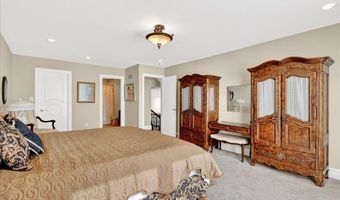 295 Meadowbrook Country Club Est, Ballwin, MO 63011
