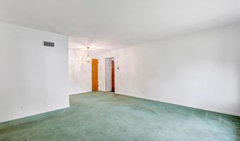 425 Bush Dr, Ballwin, MO 63021