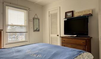 42 Central Ave, Clinton, CT 06413