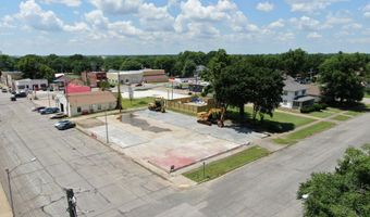 140 E 10th St, Baxter Springs, KS 66713