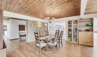 2800 S BRIARWOOD Dr W, Arlington Heights, IL 60005