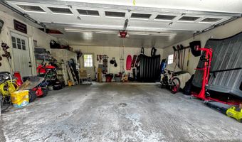 131 Pine Cir, Bennington, VT 05201
