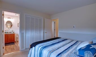 13 Woodlawn Cir, Hopkinton, RI 02832