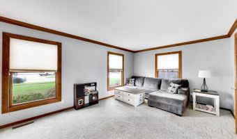 525 Skyline Dr, Algonquin, IL 60102