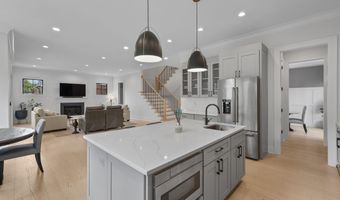 414 N MONROE St, Arlington, VA 22201