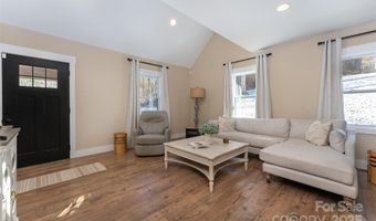 15 Eaglebear Dr, Asheville, NC 28806