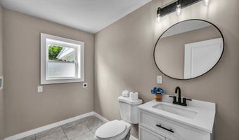 2 Riverview Pl, Cromwell, CT 06416