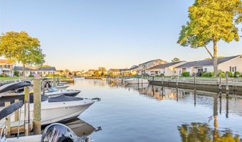 7 Harbor N, Amityville, NY 11701