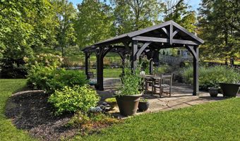 10 Stagecoach Ln, Amenia, NY 12501