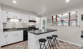 2 Oakmont Ct, Beech Grove, IN 46107