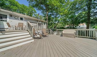 133 Russell Ln, Abington, MA 02351