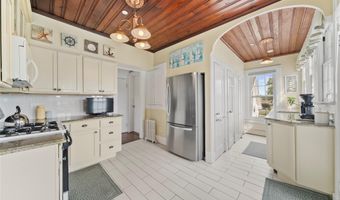 260 Ocean Ave, Amityville, NY 11701