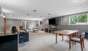 2744 W COMMONWEALTH Ct, Appleton, WI 54914