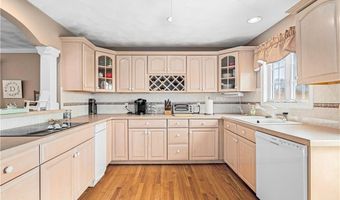 16 Elm Ave, Narragansett, RI 02882