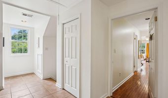 9201 LAUREL OAK Dr, Bethesda, MD 20817