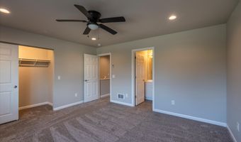 318 11TH St, Bandon, OR 97411