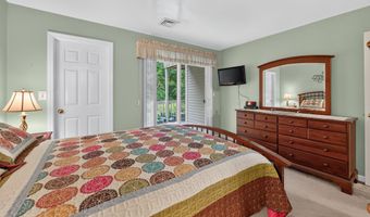 24 Manorwood Dr 24, Branford, CT 06405