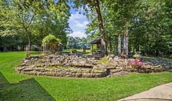 121 Peacock Rd, Barnesville, GA 30204