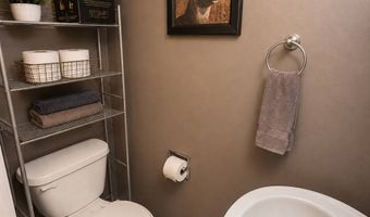 406 S Wells Ave, Altamont, KS 67330