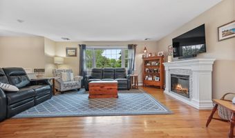 8 Brookview Ct, Bethel, CT 06801
