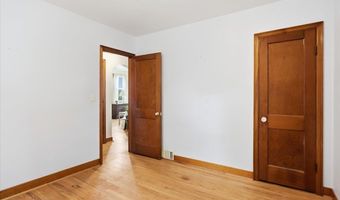 51 Cayuga Ct, Burlington, VT 05408