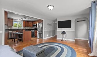 83 Bateman Ave, Cranston, RI 02920