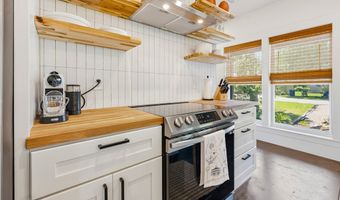 165 10th St, Apalachicola, FL 32320