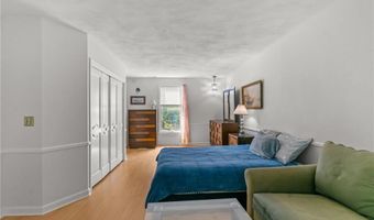 300 Country View Dr, Warwick, RI 02886