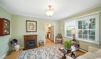 29 Park Ave, Belford, NJ 07718