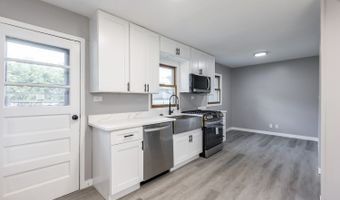 4 N327 7th Ave, Addison, IL 60101