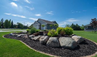 814 Curt Felt Dr, Alexandria, MN 56308