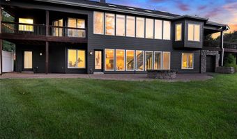 924 Forest Lake Ct, Ballwin, MO 63021