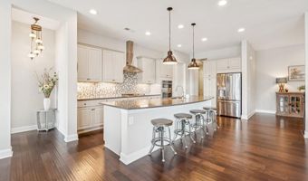 102 PHOEBE Ct, Lake Frederick, VA 22630