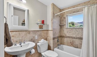 39 E Valley View Rd, Ashland, OR 97520
