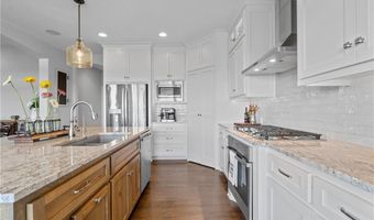 4313 Lakeview Ter, Basehor, KS 66007