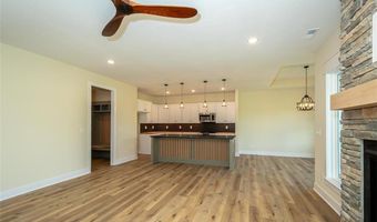 1018 Bluestem Cir, Baldwin City, KS 66006