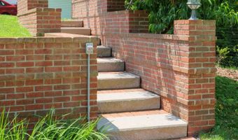 7 Robin Hill Ln, Athens, OH 45701