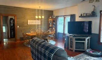 917 9th St, Aurora, NE 68818