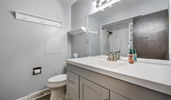 517 S Hubbard St, Algonquin, IL 60102