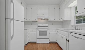 2008 McIntosh Rd, Albany, GA 31701