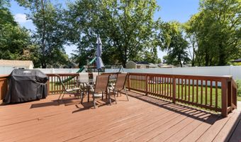 573 Sumner Ave, Belford, NJ 07718