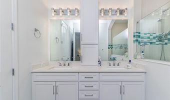 5330 SILVER SUN Dr, Apollo Beach, FL 33572