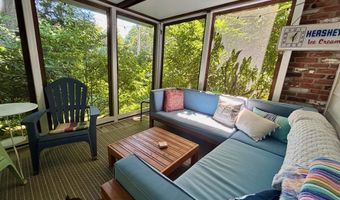 106 Killarney Dr, Burlington, VT 05408