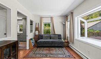 24 Westlyn Ct, Albany, NY 12203