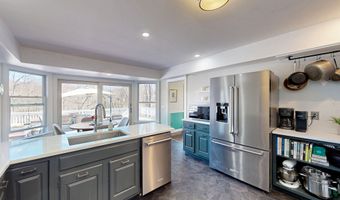 42 Wedgewood Dr, Danbury, CT 06811