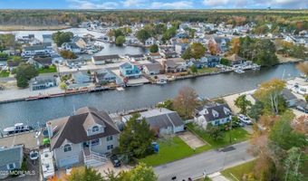 64 Harbor Inn Rd, Bayville, NJ 08721