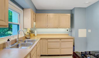 1404 N ROOSEVELT St N, Arlington, VA 22205