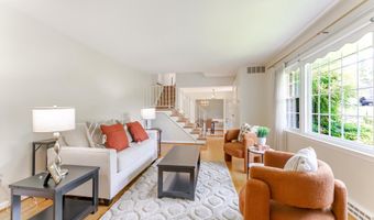 8202 EXCALIBUR Ct, Annandale, VA 22003